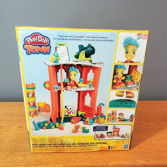 Play-Doh Town Firehouse Set - Picture 3 of 3
